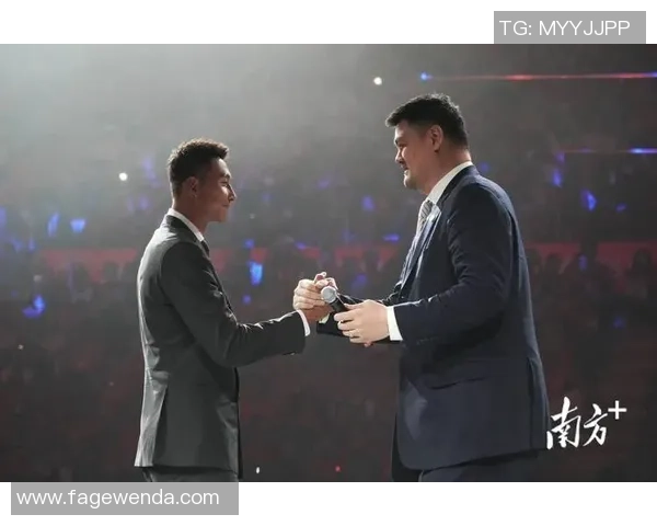 易建联与詹姆斯的巅峰对决:篮球巨星的荣耀与传奇之路 易建联与詹姆斯的巅峰对决:篮球巨星的荣耀与传奇之路