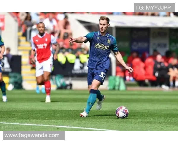 林肯城与威科姆的激烈对决揭示英甲联赛的竞争魅力与球队实力较量